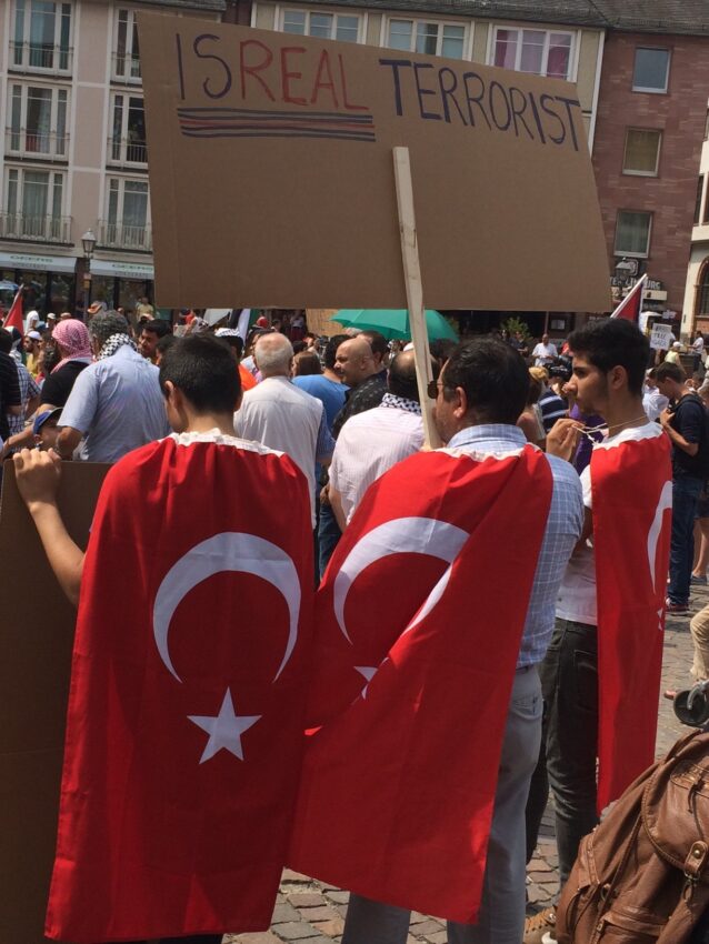 Graue Wölfe auf Anti-Israel-Demonstration in Frankfurt: Islamistische Radikale gewinnen Gefolgsleute in Deutschland 