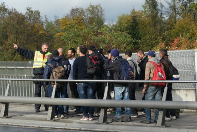 Wilde Migration: Wer Grenzen stürmt, wird nirgendwo heimisch werden