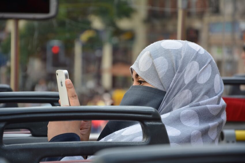 Verschleierungsverbot: „Mobiles Stoffgefängnis“ entrechtet unsere Frauen