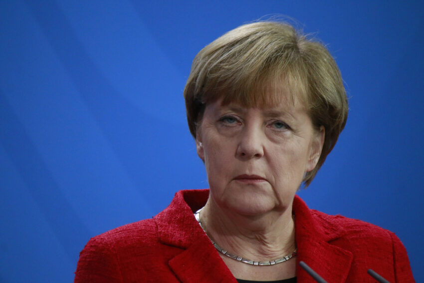 Drei Verfassungsrichter gegen Merkel – warum ist sie noch im Amt?