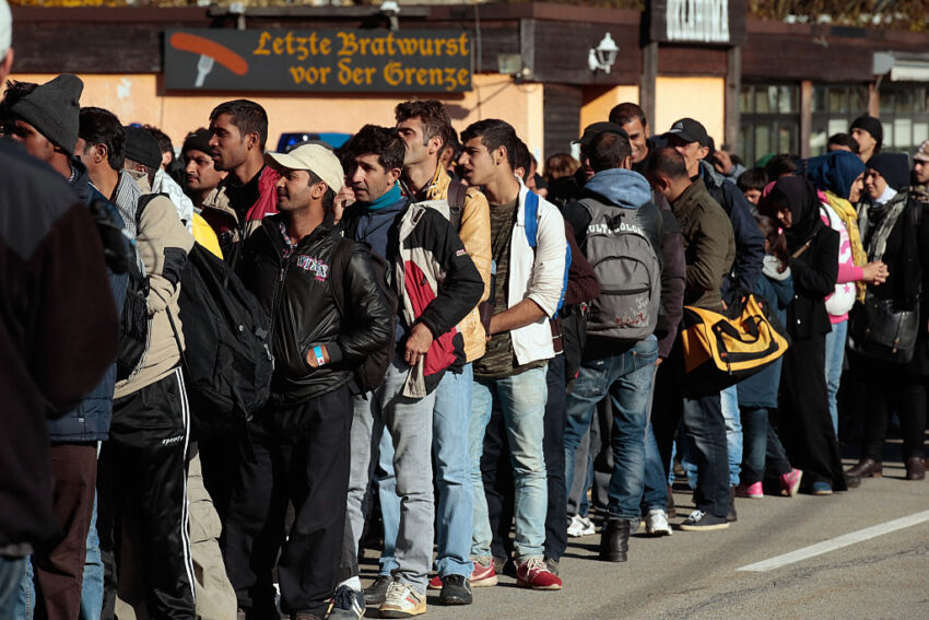 Zahl der Flüchtlinge geringer als 2015 aber deutlich höher als 2014