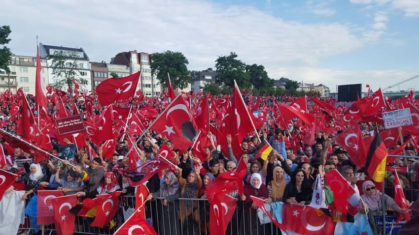Massen-Bekenntnis zu Erdogan