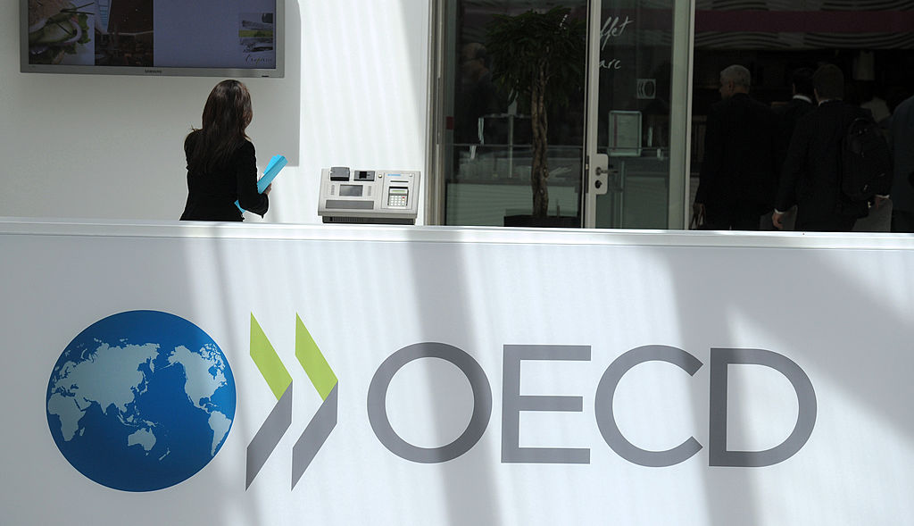 Die OECD macht auf Erziehungsgouvernante und auf Mobbing