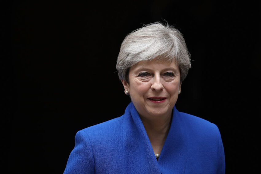 Theresa May im Weizenfeld