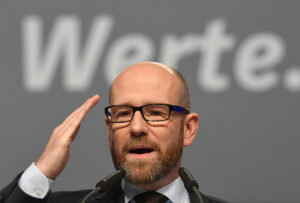 Auch CDU-Mitglieder sollen als Verfassungsfeinde ihre bürgerlichen Rechte verlieren