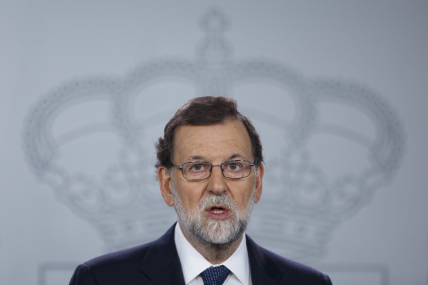 Rajoy kommt nur mit dem Kopf aus seinem Schützengraben