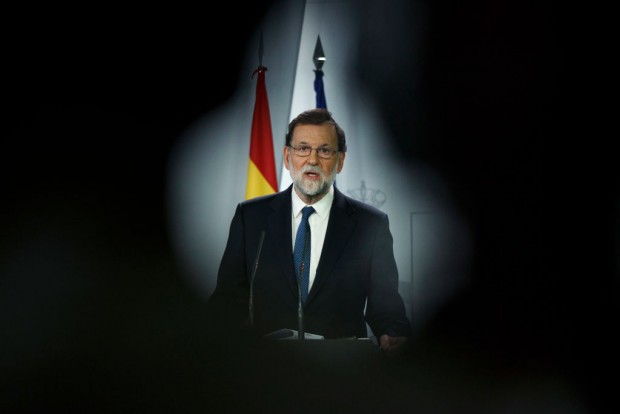 Rajoy suspendiert Puigdemont in Katalonien