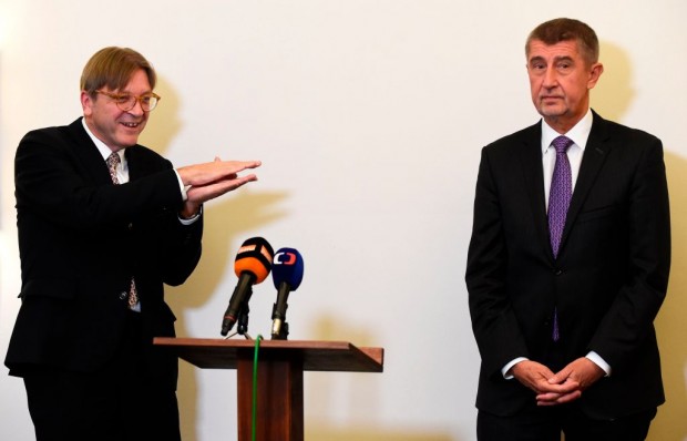 Der neue Herr von Prag nimmt Geld von der EU – und prangert sie an