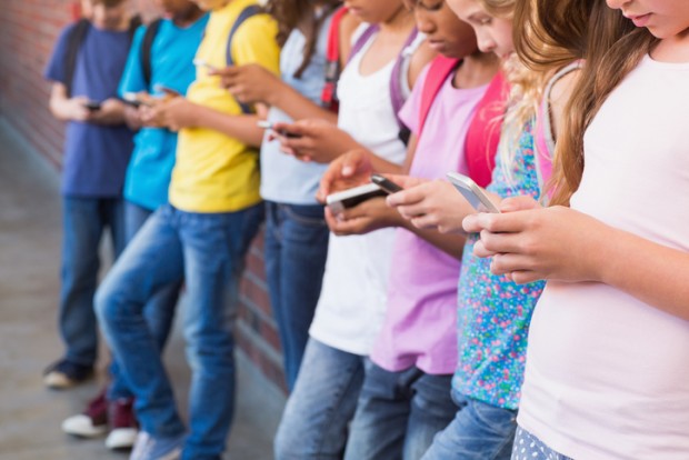 Frankreich verbietet Mobiltelefone in den Schulen