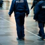 Politiker degradieren die Polizei zur Heilsarmee