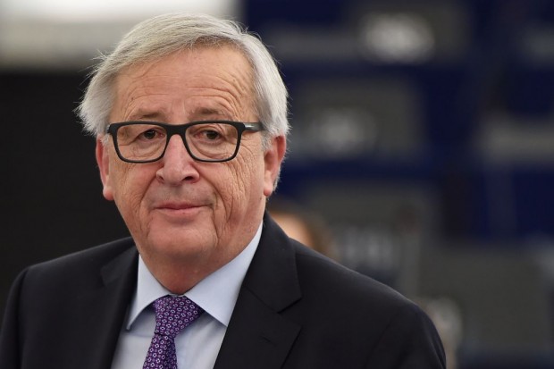 Juncker spielt über Bande und Ökonomen fallen um