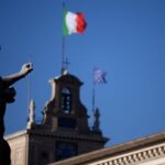In Italien wird vielfach die EU-Flagge eingeholt