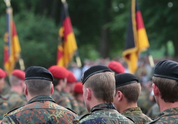 Feind mit Fahne in Potsdam gesichtet