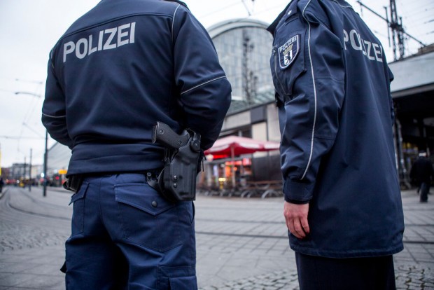Helfen oder Abseits stehen? Ratgeber für den Umgang mit Kriminellen