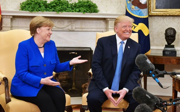 Internationale Presse: Macrons Baum ist wichtiger als Merkels Raute