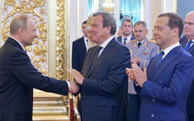Putin-Freund Schröder schadet der Demokratie – und sich