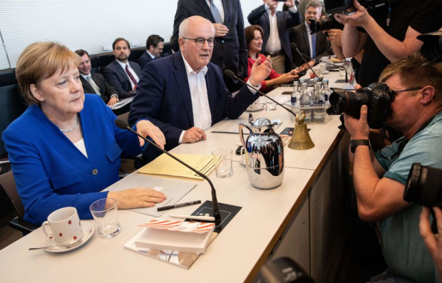 Die Wahl des Fraktionsvorsitzenden wird zur Vertrauensfrage für Merkel