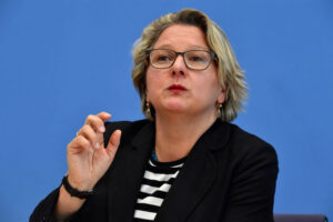 Bundesumweltministerin Svenja Schulze setzt sich für CO2-Steuer ein