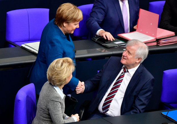 Wie Seehofer und Merkel mit ihrem Sommertheater zur Migration die Deutschen zum Narren hielten