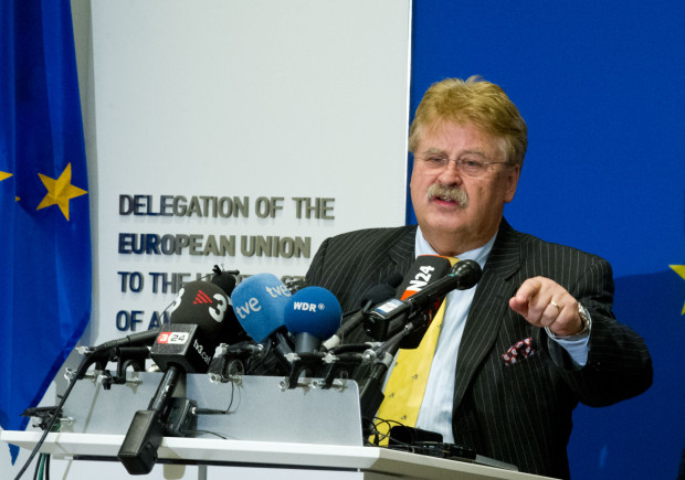 Kopfgeldjäger Elmar Brok: Für ein paar Euro mehr …