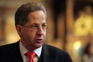 Kramp-Karrenbauer will Maaßen aus der Partei werfen