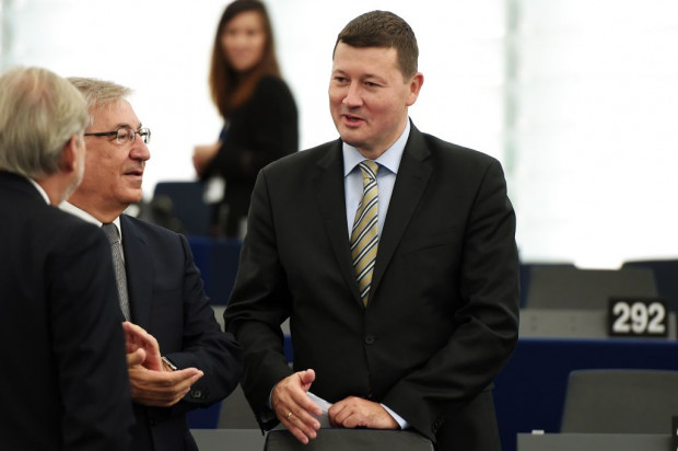 Beging EU-Direktorin Selbstmord wegen Selmayr-Gate?