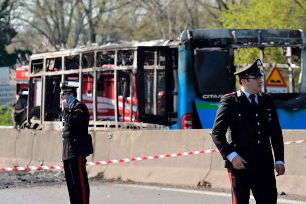 Italien: Größere Tragödie verhindert, als Mann Schulbus in Brand setzt