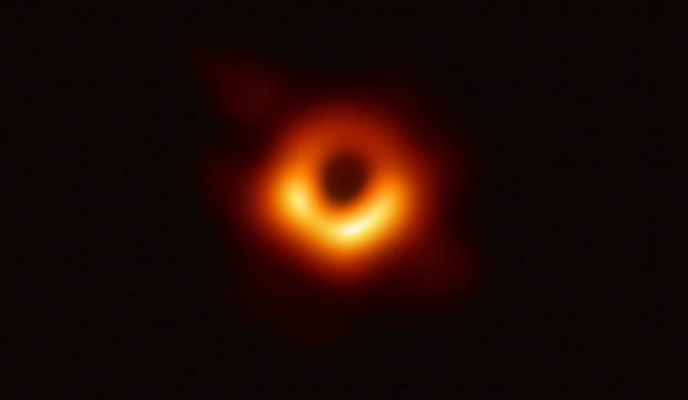 In den Medien schwarze Löcher