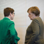 Die SPD sollte sich überschwenglich bei Merkel und AKK bedanken