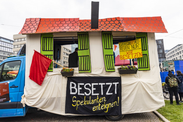 Die machen kaputt, wovon sie meinen, dass es sie kaputtmacht – und sie meinen, das seien wir