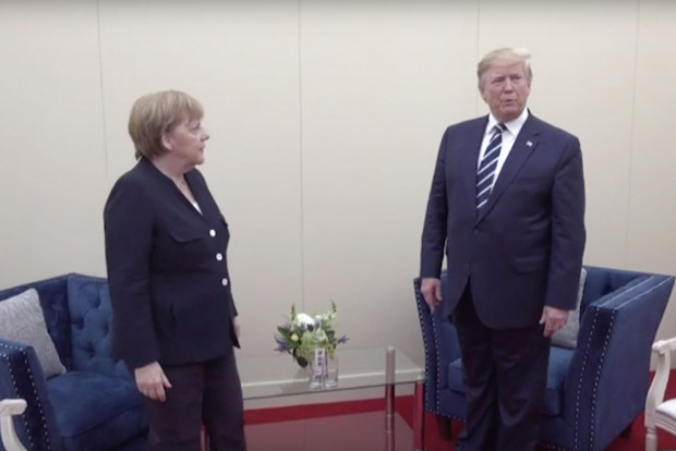 Merkel und Trump: kein Händeschütteln