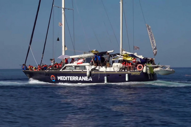 Die einen sagen »Seenotrettung«, die anderen »Fährdienst« – stürmische Tage in Europa