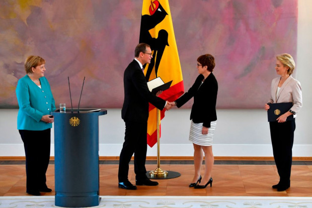 Von Merkel zu Kramp-Karrenbauer: Genialer Schachzug enthüllt