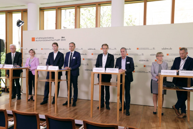 Kretschmann rief zum Mini-Autogipfele