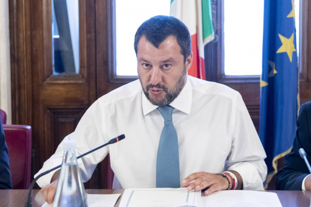 Italien und NGO-Schiffe: Erhöhung der Geldstrafen und Festsetzung der Schiffe