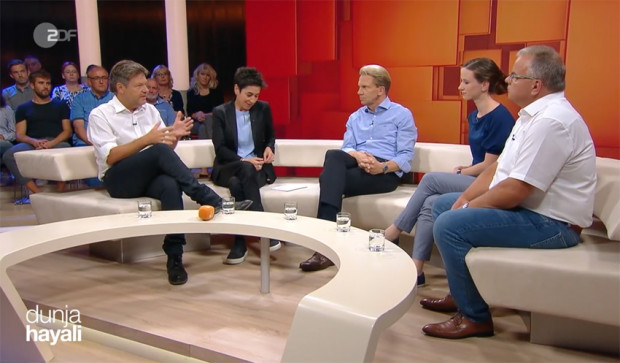 Halleluja Hayali: eine Moderatorin, zwei Heiligkeiten und kein Feind