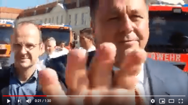 Wenn sich ein Politiker bedrängt fühlt