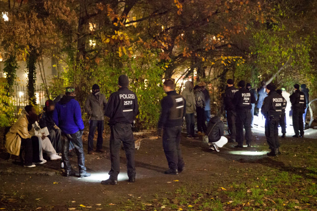 Berlin – Görlitzer Park: Und der Haifisch, der hat (stumpfe) Zähne