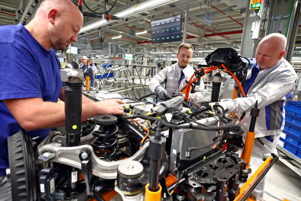 Autoindustrie: weiter bergab