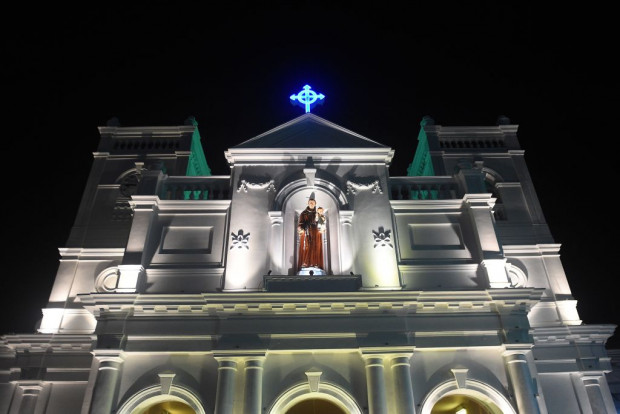 Trotz Terrorangst: Christen auf Sri Lanka wollen zu Weihnachten Kirchen öffnen