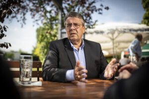 Was die Deutsche Bank und Katar von Sigmar Gabriel erwarten