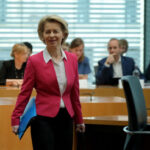 Untersuchungsausschuss: Ursula von der Leyen gibt das Unschuldslamm