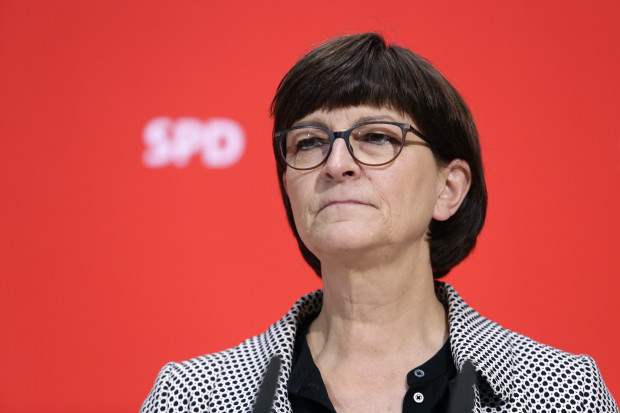 Saskia Esken bittet um Geschichtsunterricht