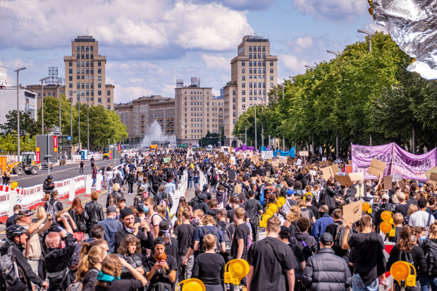 Abstandsregeln und Rechtsstaat – für die „Guten“ gelten sie in Berlin nicht