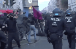 Im Schatten der Corona-Proteste – Linksextreme verletzen Polizisten