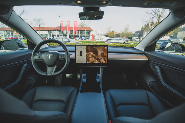 Autowelt paradox: Klein gewinnt gegen Groß