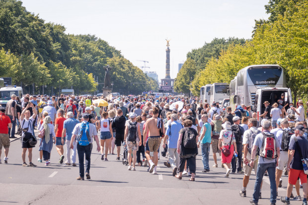 Corona: Nach der Diskursverweigerung die Demonstration