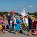 „Querdenker 089” statt Oktoberfest: Buntes Treiben auf der Wiesn