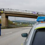 Umweltaktivisten blockieren Autobahn A3 – Unfall mit schwer verletztem Fahrer