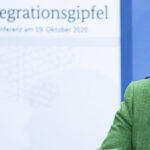 Ein Schleier aus Geld und Ideologie vor der Wirklichkeit